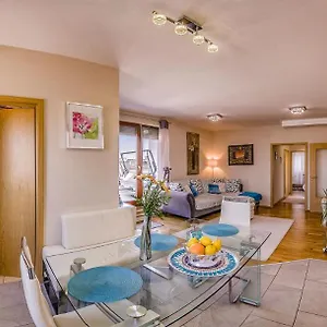 Apartment With Private 90 Sqm Rooftop, Free Parking And Air Condition, Budapest