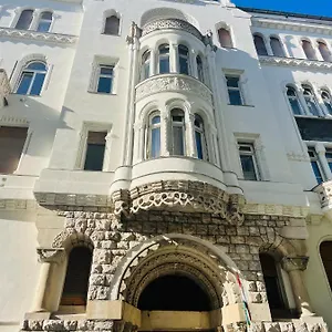 Apartment B, Budapest